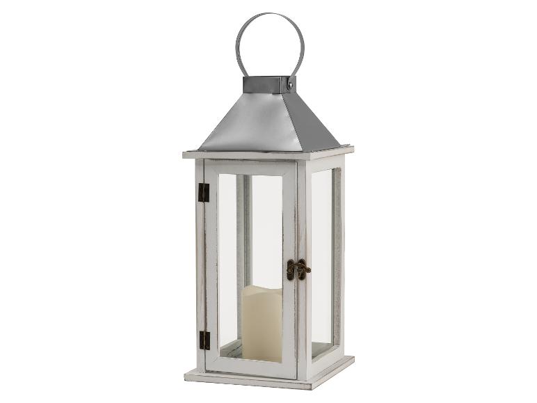 Weiße dekorative Holzlaterne mit Metalldach und Kerze