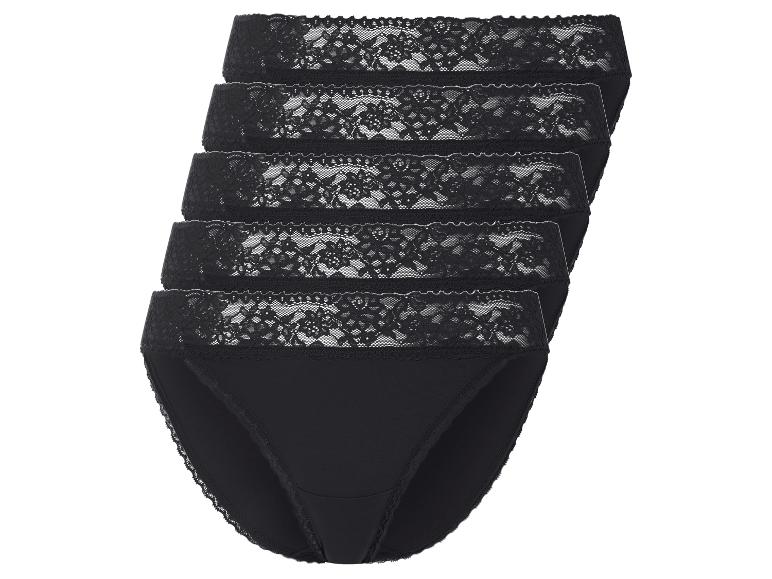 Schwarze Höschen mit Spitze.