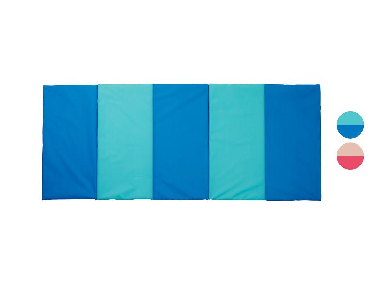 Blaue und türkise faltbare Gymnastikmatte mit Farbmustern.