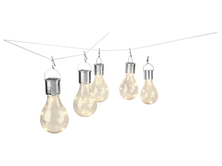Solar-Glühbirnenlichter, hängend an einem Kabel