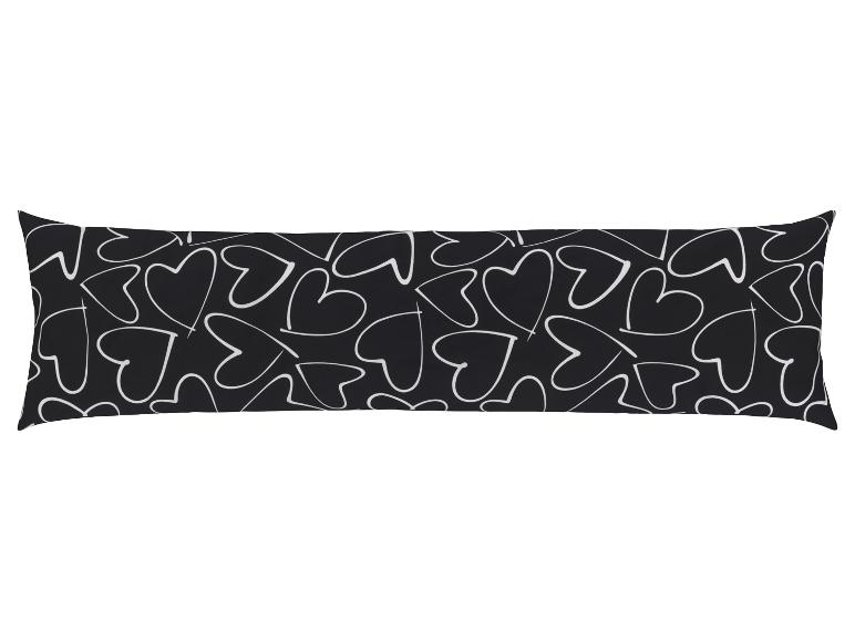 Ein schwarzes Kissen mit weißen Herzen.