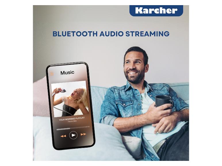 Mann entspannt auf einem Sofa, hört Musik vom Smartphone, Kärcher Logo.