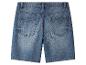 Rückseite einer blauen Jeans-Shorts mit Taschen und Gürtelschlaufen.