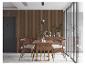 Modernes Esszimmer mit Holztisch, Stühlen und Lamellenwandverkleidung.