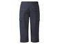 Dunkelblaue Cargohose mit Taschen.