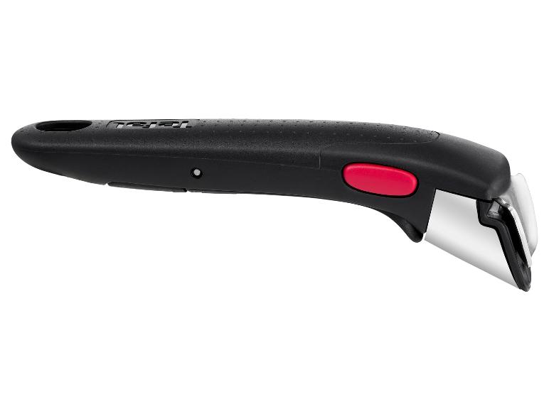 Schwarzer Topf- oder Pfannengriff mit rotem Knopf und Metalldetails.