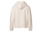Ein cremefarbener Hoodie mit Kapuze.