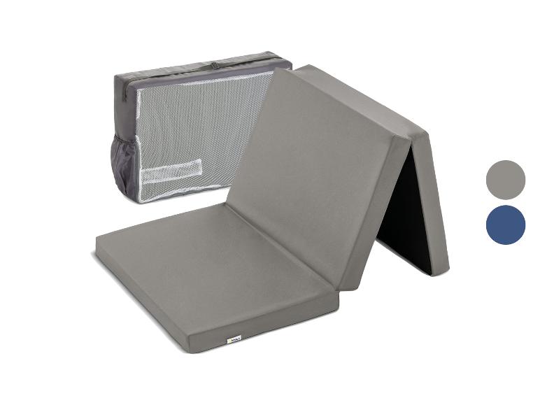 Hauck faltbare graue Reisebettmatratze mit Tragetasche.