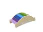 Holzwippe mit bunten Regenbogenstufen.