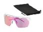 Weiße Sportsonnenbrille mit rosa Gläsern und schwarzem Zugbeutel