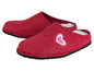Rote Wollpantoffeln mit Herzen