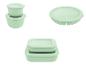 Drei grüne Plastikbehälter mit Deckeln, eine runde Schüssel mit drei Fächern und zwei quadratische Behälter.