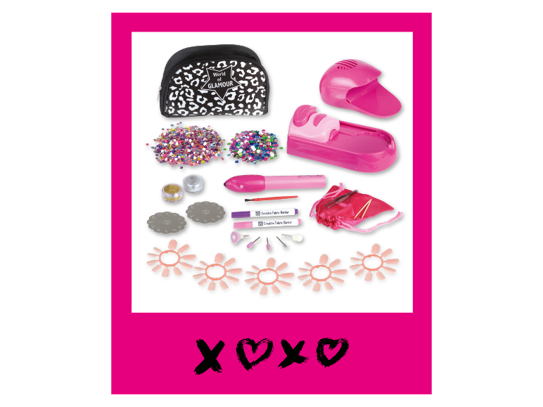 Maniküre-Set mit Glitzer und Zubehör zur Nageldekoration.