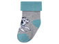 Graue Babysocken mit blauen Details und einem Dalmatiner-Muster.