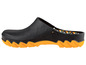 Schwarze Clogs mit orangefarbener Sohle