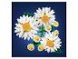 LEGO BOTANICALS Gänseblümchen: Ein Strauß weißer Gänseblümchen auf blauem Hintergrund.