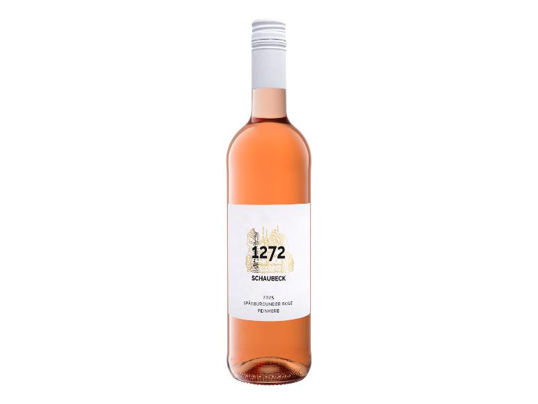 Flasche Roséwein mit Etikett, das „1272 Schaubeck“ und „Spätburgunder Rosé Feinherb“ zeigt.