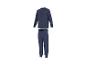 Blauer Kinderpyjama mit Baufahrzeug-Aufdruck.