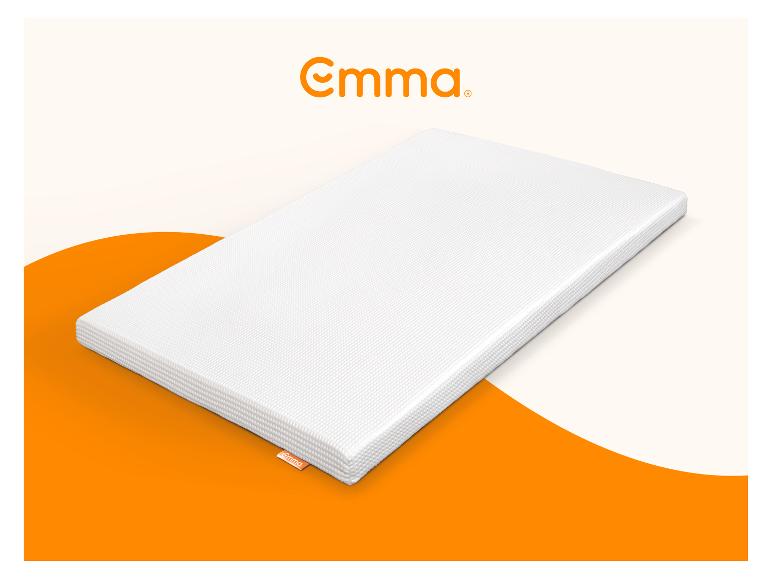 Weiße Matratze auf orangefarbenem Hintergrund mit dem Text „Emma“.