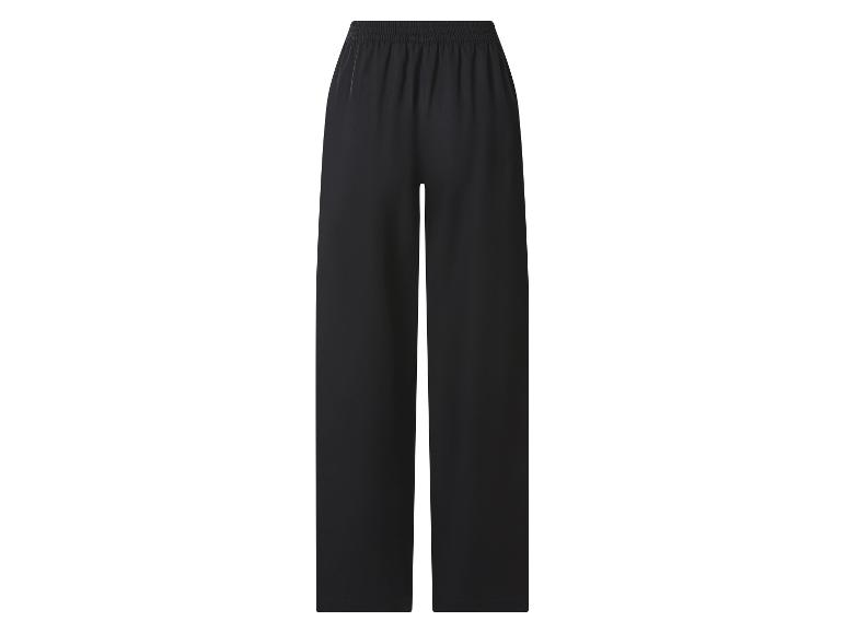 Schwarze weite Hose mit elastischem Bund.