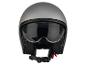 Grauer Motorradhelm mit Visier und Kinnriemenverschluss