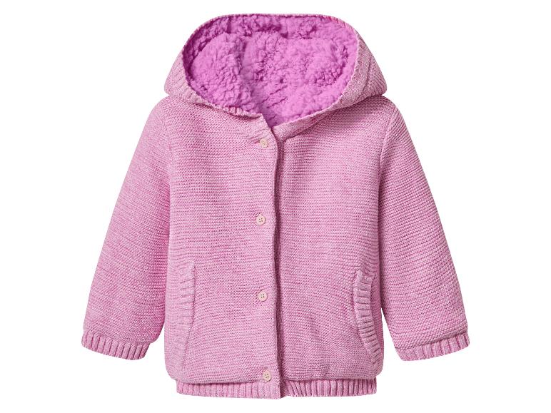 Rosa gestrickte Babyjacke mit Kapuze und lila Plüschfutter