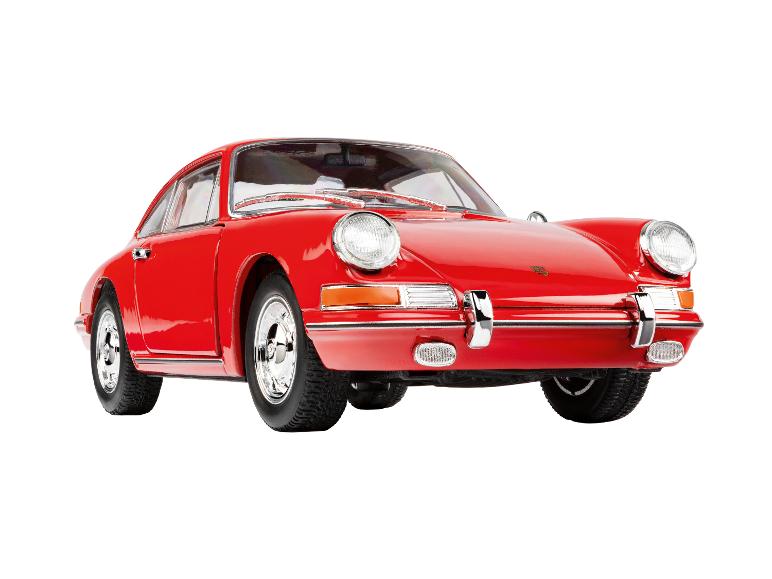 Roter klassischer Porsche 911 Sportwagen von vorne auf weißem Hintergrund.