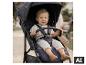 Kleinkind im BABYGO Kinderwagen Style im Freien. [KI-generiertes Bild]