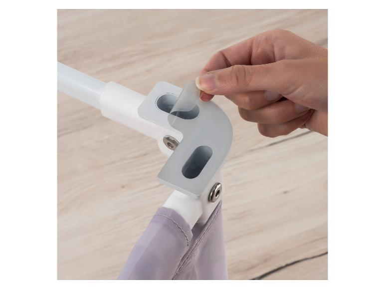 Montage eines Baby-Sicherheitstores.