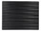 Schwarze, rechteckige Matte mit horizontalen Rillen.
