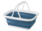 Ein blauer faltbarer Wäschekorb mit weißen Griffen.