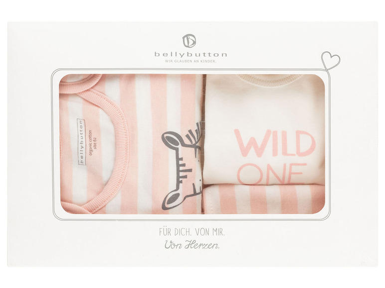 Babykleidungssatz von Bellybutton mit einem gestreiften Shirt, einem Shirt mit 'Wild One' und einem Tiermotiv.