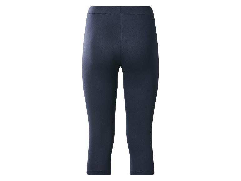 Dunkelblaue, eng anliegende Caprihose für Damen.