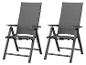 Zwei graue klappbare Gartenstühle mit hohen Rückenlehnen.