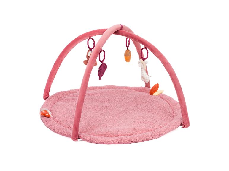Eine rosa Baby-Spielmatte mit Bögen und hängendem Spielzeug.