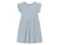Hellblaues Mädchenkleid mit Punkten, kurze Rüschenärmel.