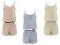 Zweiteilige Pyjama-Sets in Beige, Blau und Creme.