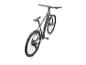 Graues E-Mountainbike mit schwarzen Reifen und Display am Lenker, Draufsicht.