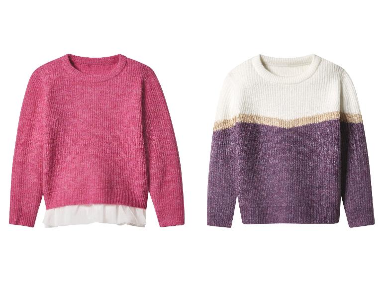 Zwei Strickpullover: einer rosa, einer mit weißen, goldenen und lila Streifen.