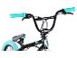 Schwarzes BMX-Fahrrad mit türkisfarbenem Lenker und Reifen.