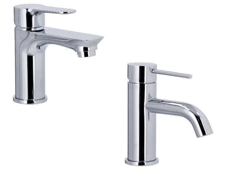 Zwei verchromte Badezimmerarmaturen mit modernem Design.