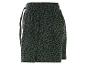 Grüne Shorts mit Leopardenmuster.