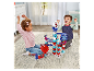 Kinder spielen mit einer VTech Marvel Spider-Man Murmelbahn.