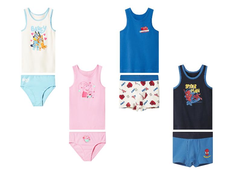 Kinderunterwäsche-Sets mit Cartoon- und Superheldenmotiven.