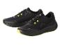 Zwei Paar schwarze Laufschuhe mit gelben Akzenten.