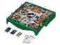 Hasbro Cluedo Brettspiel: Spielbrett, Karten mit Figuren und Waffen.