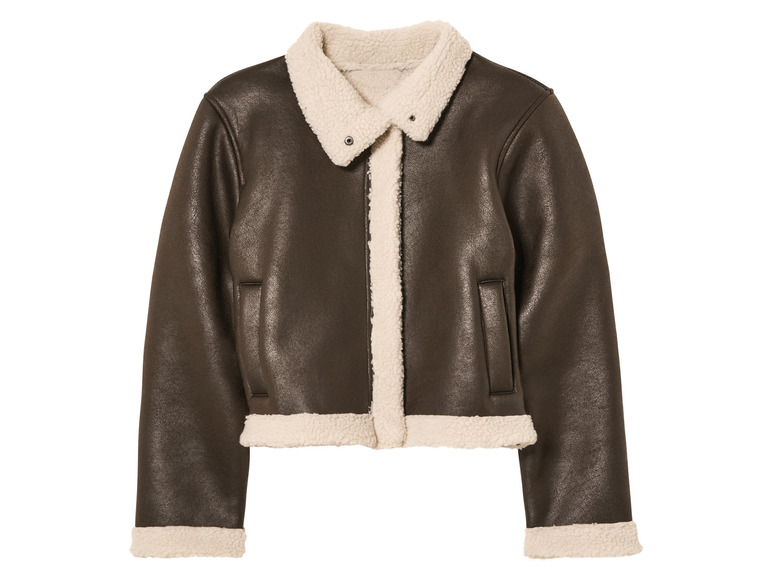 Eine braune Lederjacke mit weißem Fellkragen