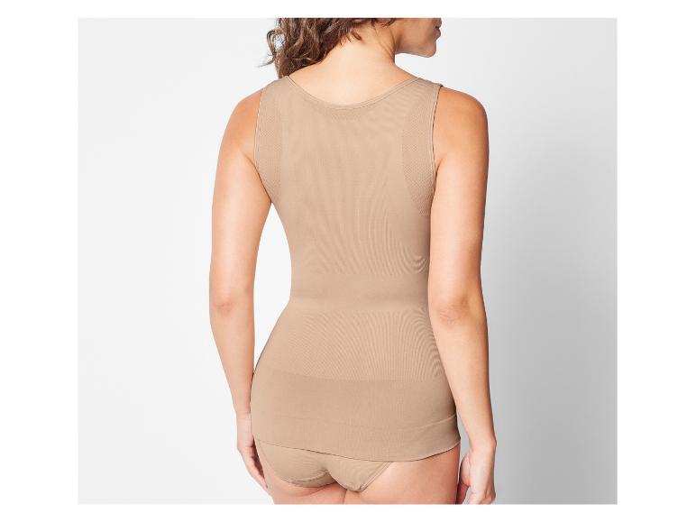 Ein nahtloses Tanktop und Slip in Hautfarbe.