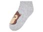 Graue Socken mit Affenmotiv für Kinder.