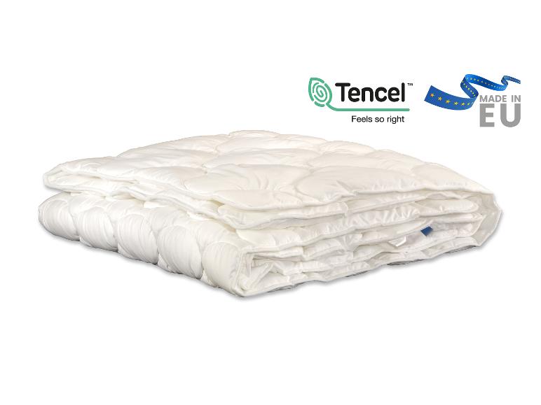 Weiße gesteppte Bettdecke mit Tencel und Made in EU Logos.